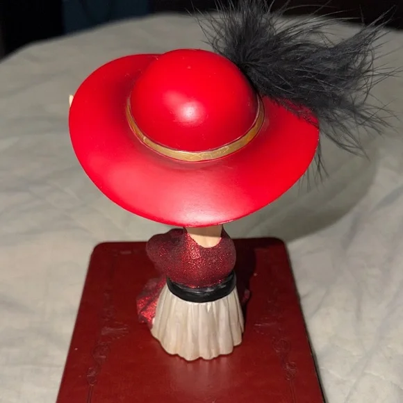 Vintage Betty Boop Red Figurine with Black Feather Hat - Picture 5 of 7